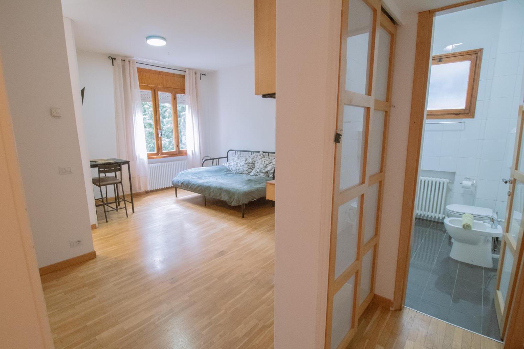 Accogliente E Luminoso Monolocale Bohemien - Free Wi-fi